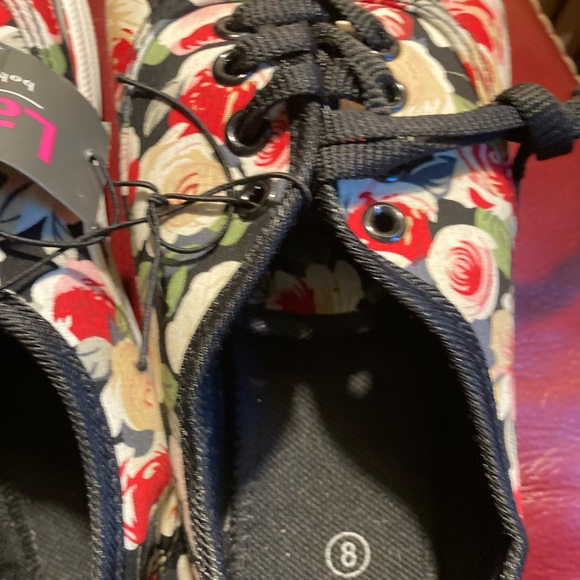 New size 8 women’s canvas sneakers - Picture 4 of 5